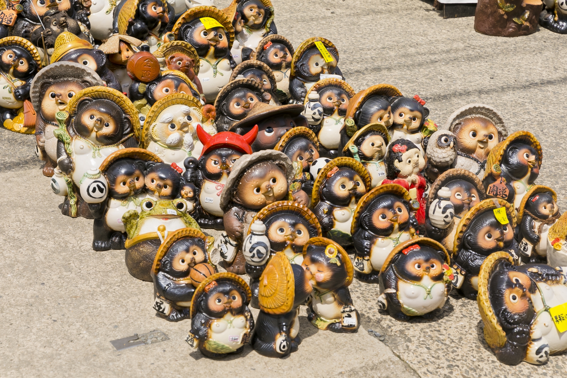 The Sound of a Million Clinking Plates - Horospo Guide