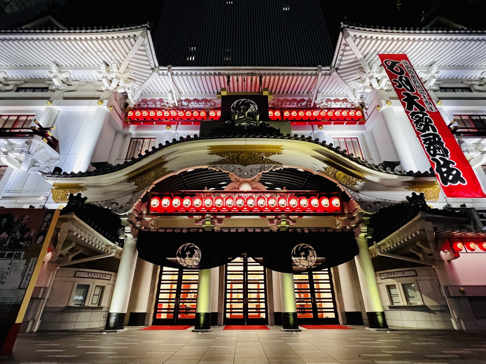 I Survived a 4-Hour Kabuki Marathon and Actually Loved It – My Real-Talk Culture Guide
