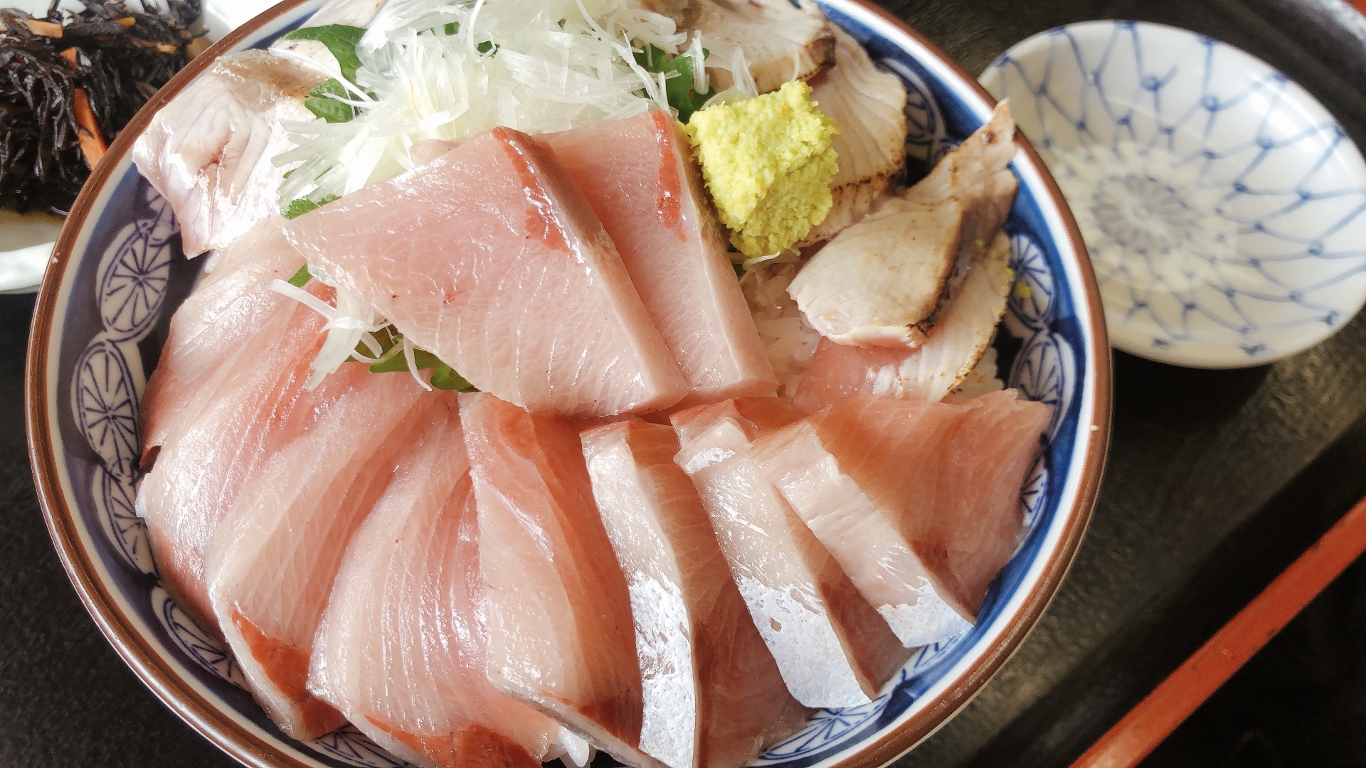 Famous Local Specialty: Himi Kanburi (Winter Yellowtail) in Amaharashi Coast