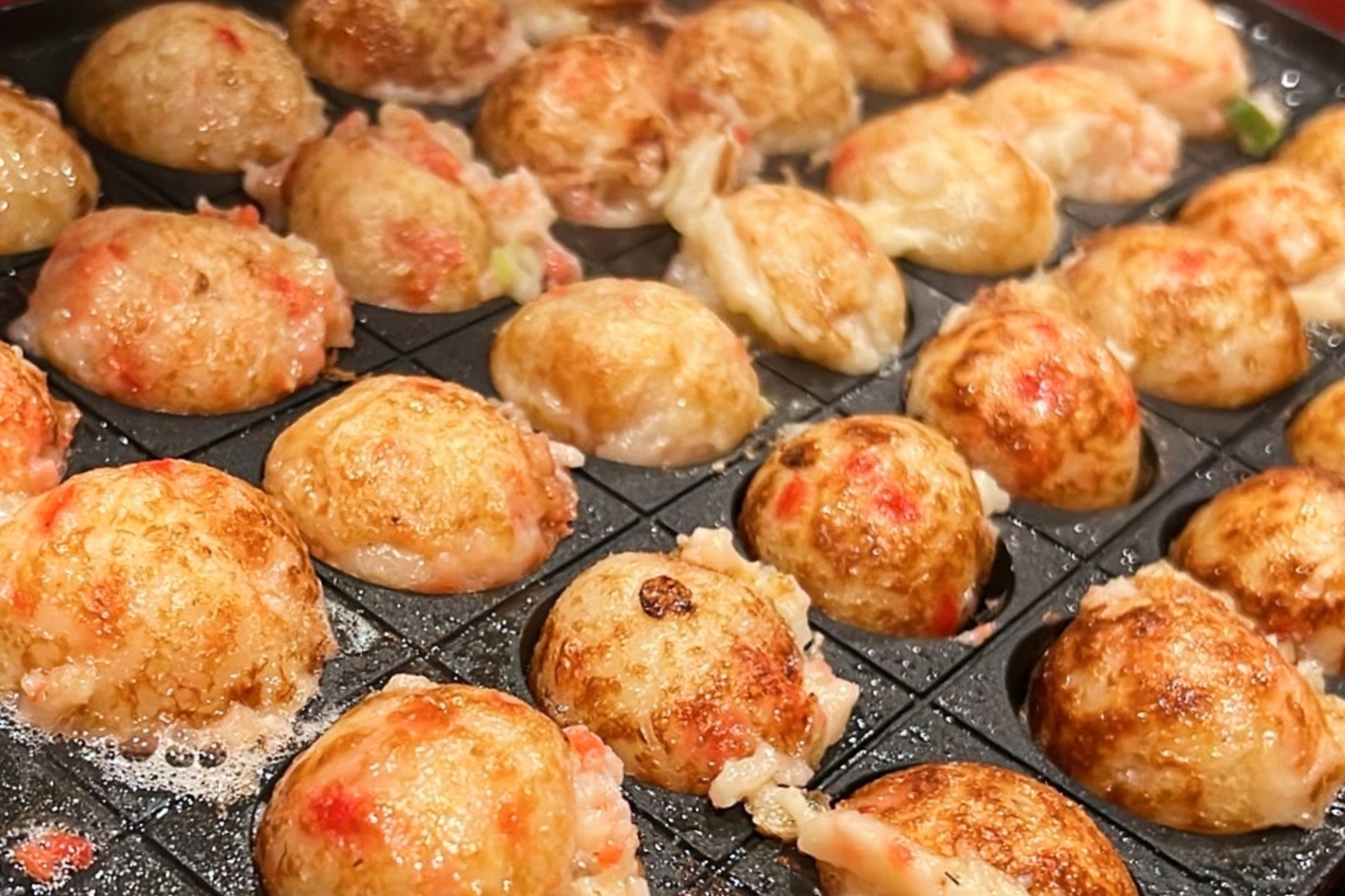 Famous Local Specialty: Kukuru Takoyaki in Dotonbori