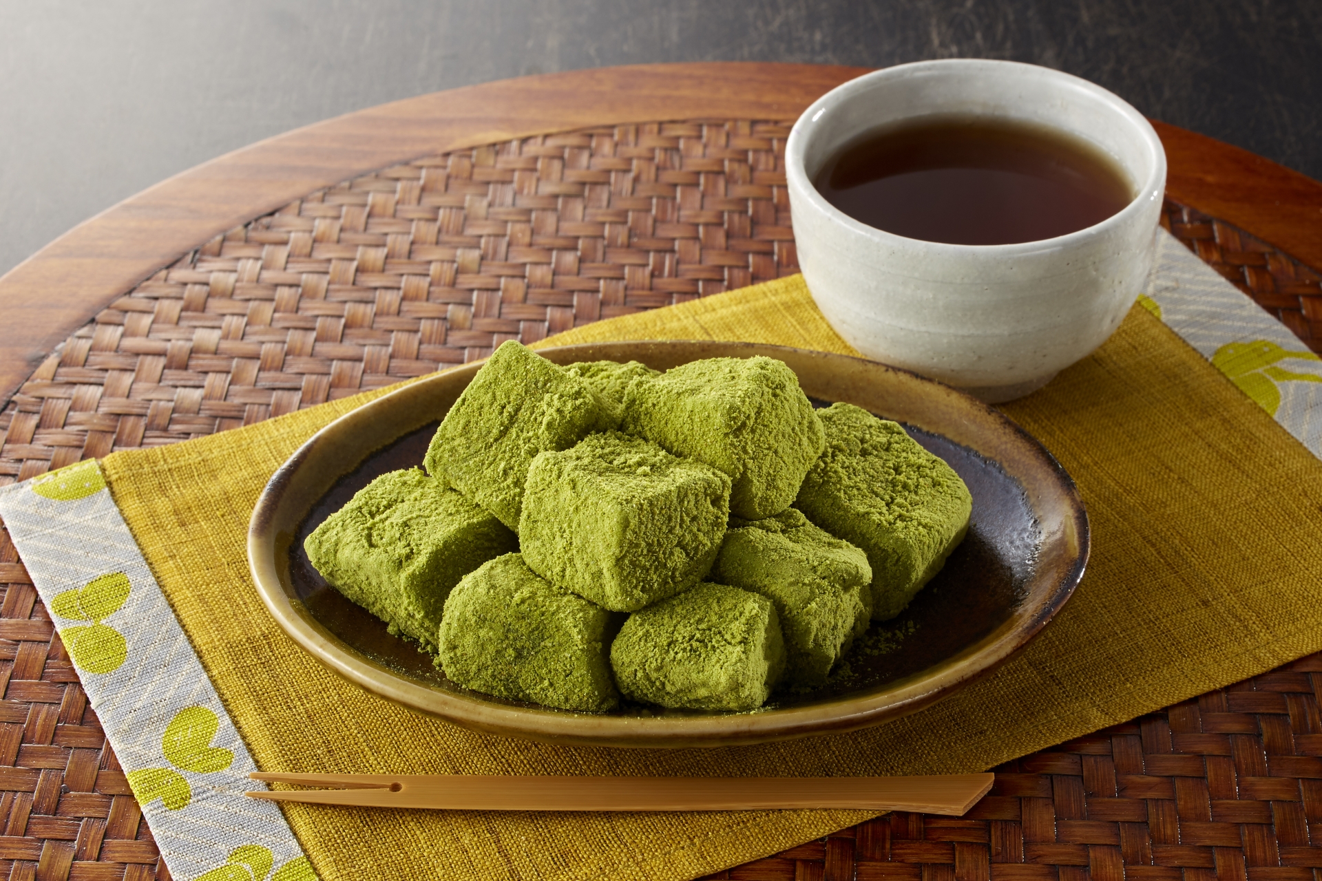 Famous Local Specialty: Matcha Warabi Mochi in Kamakura Komachi-dori