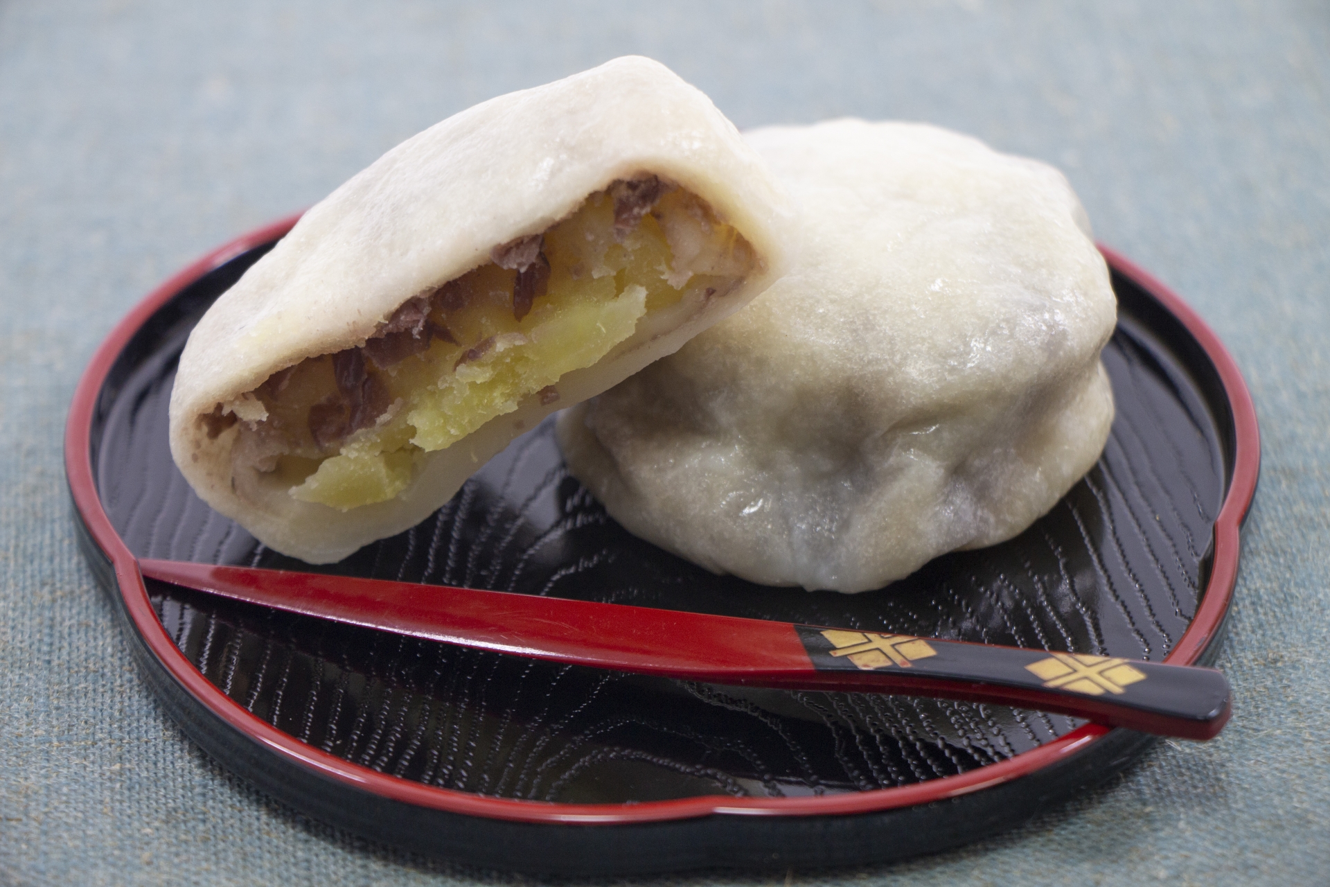 Famous Local Specialty: Ikinari Dango in Kumamoto Castle