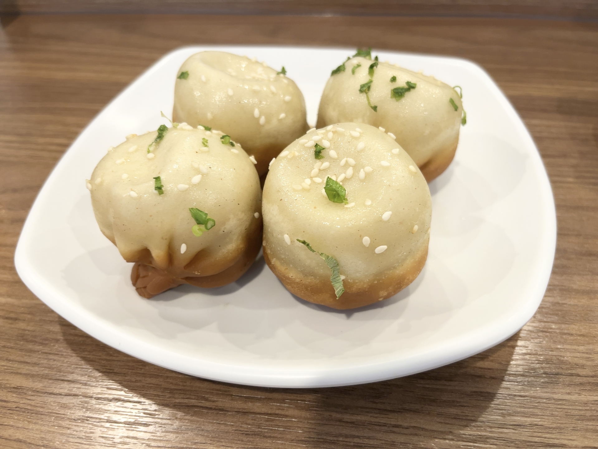Famous Local Specialty: Pan-Fried Xiaolongbao (Shengjian Mantou) in Yokohama Chinatown