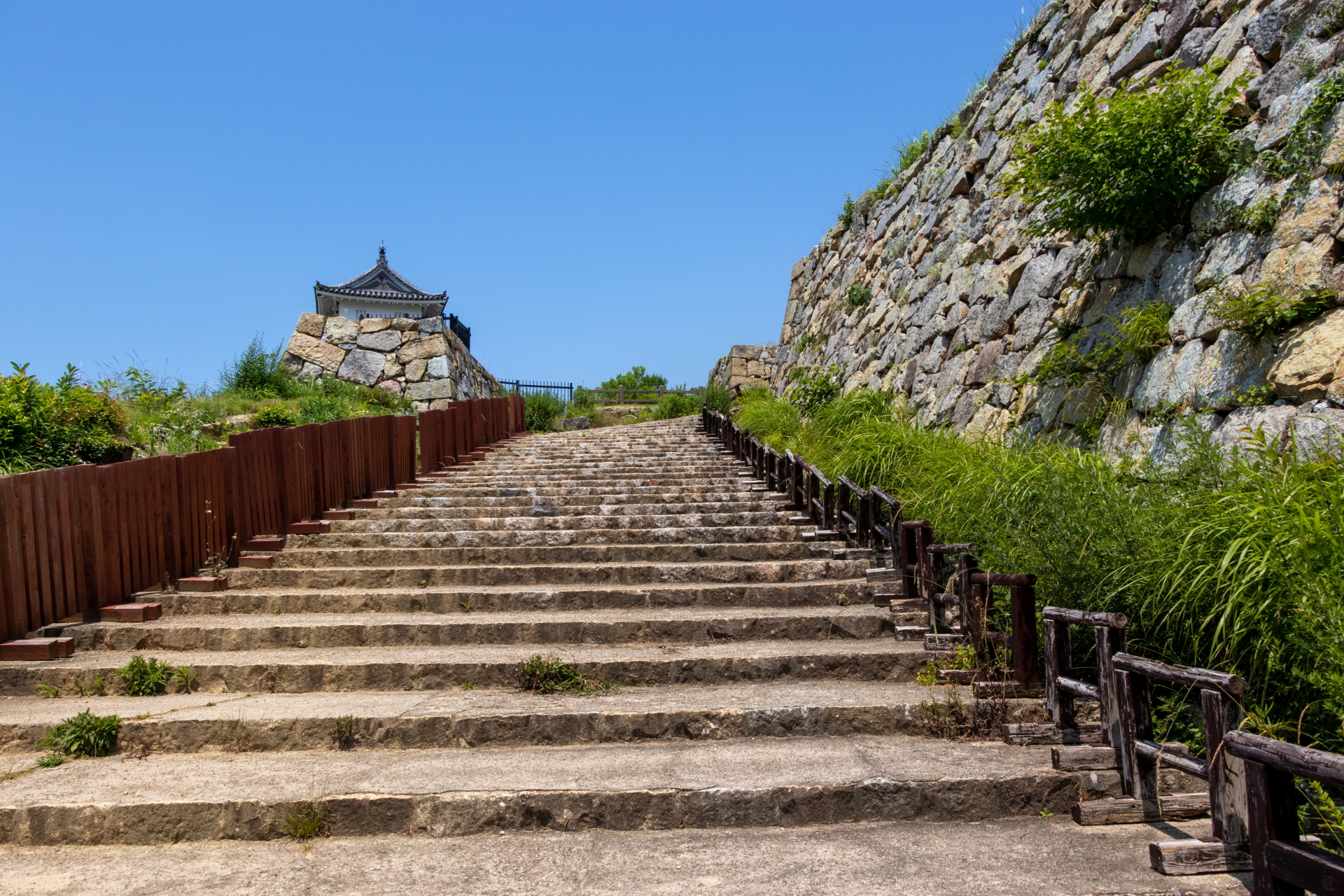 Atmospheric view of Akashi Park - Japan Travel Guide