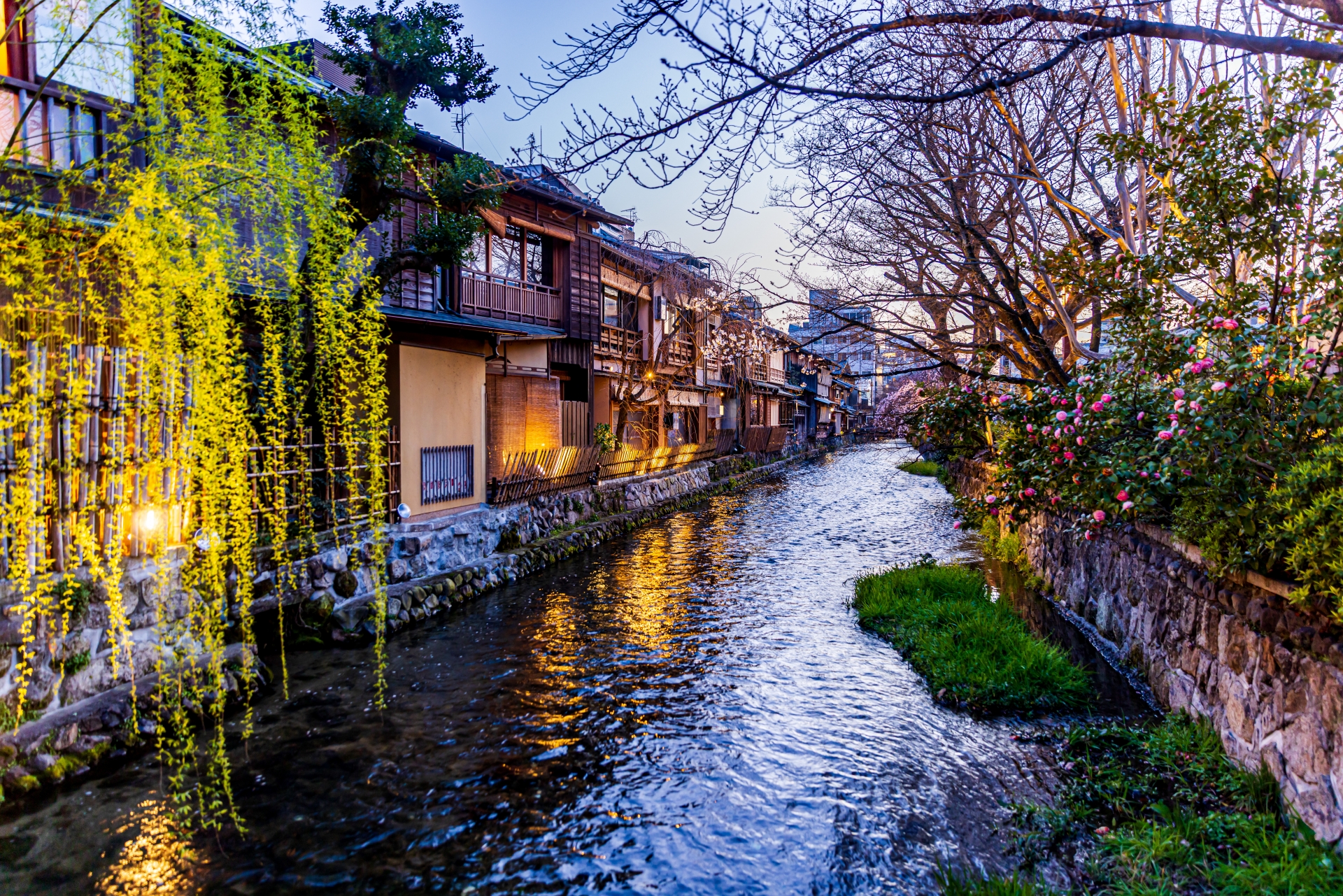 Atmospheric view of Gion District - Japan Travel Guide