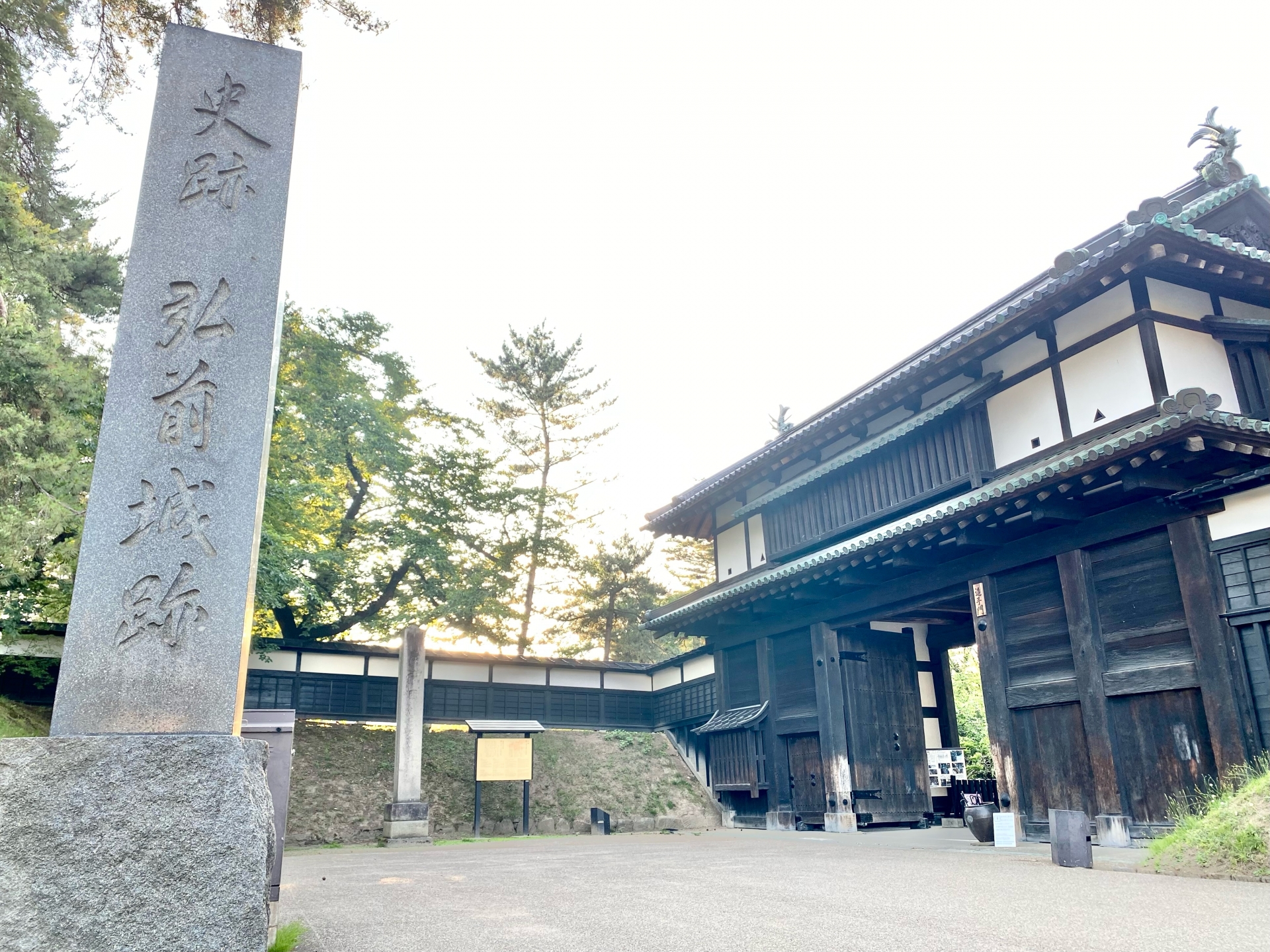 Atmospheric view of Hirosaki Castle - Japan Travel Guide