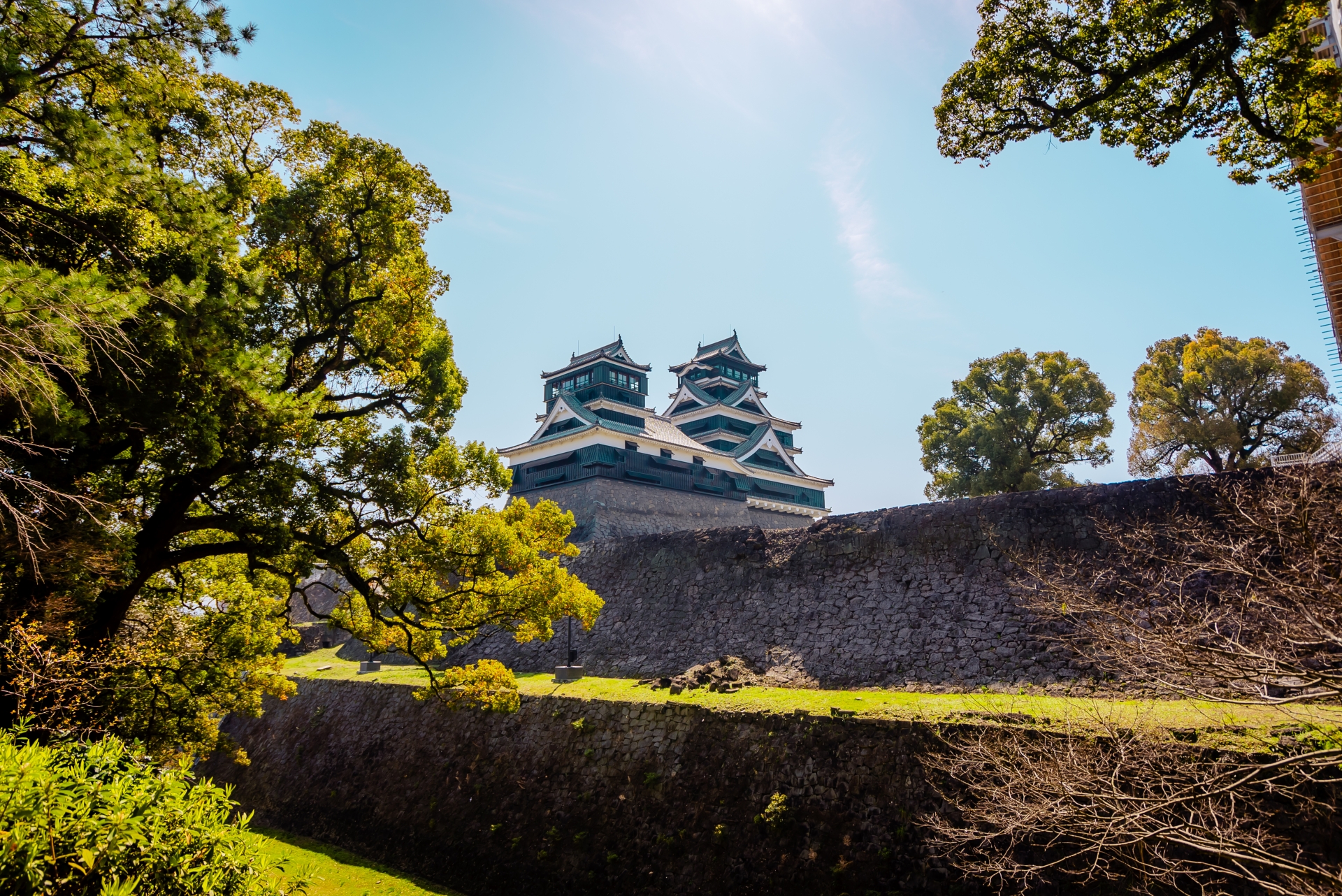 The Gilded Phoenix: A Journey Through the Resilient Majesty of Kumamoto Castle - Japan Travel Guide | HOROSPO