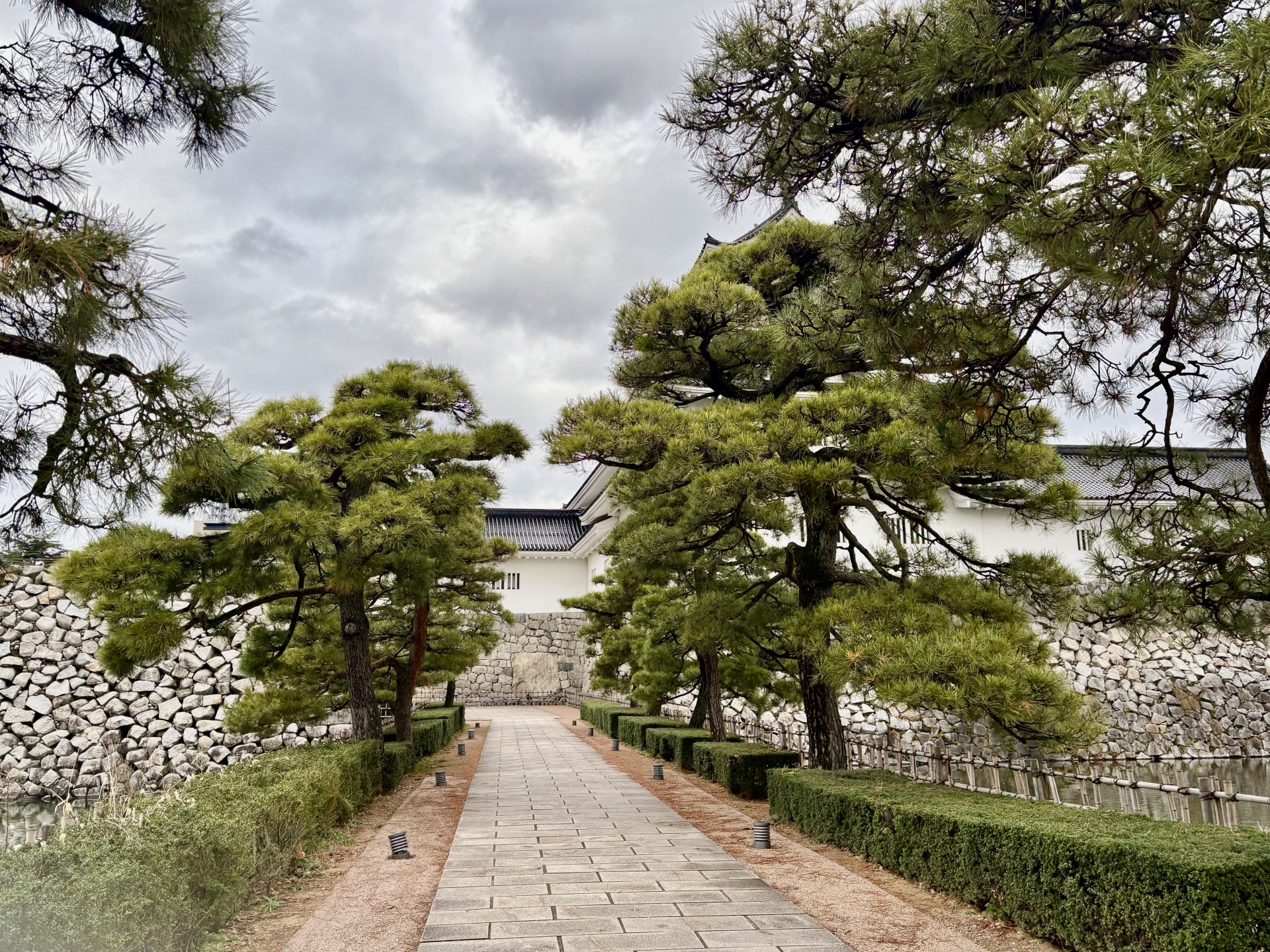 Atmospheric view of Kurobe Gorge, Toyama - Japan Travel Guide