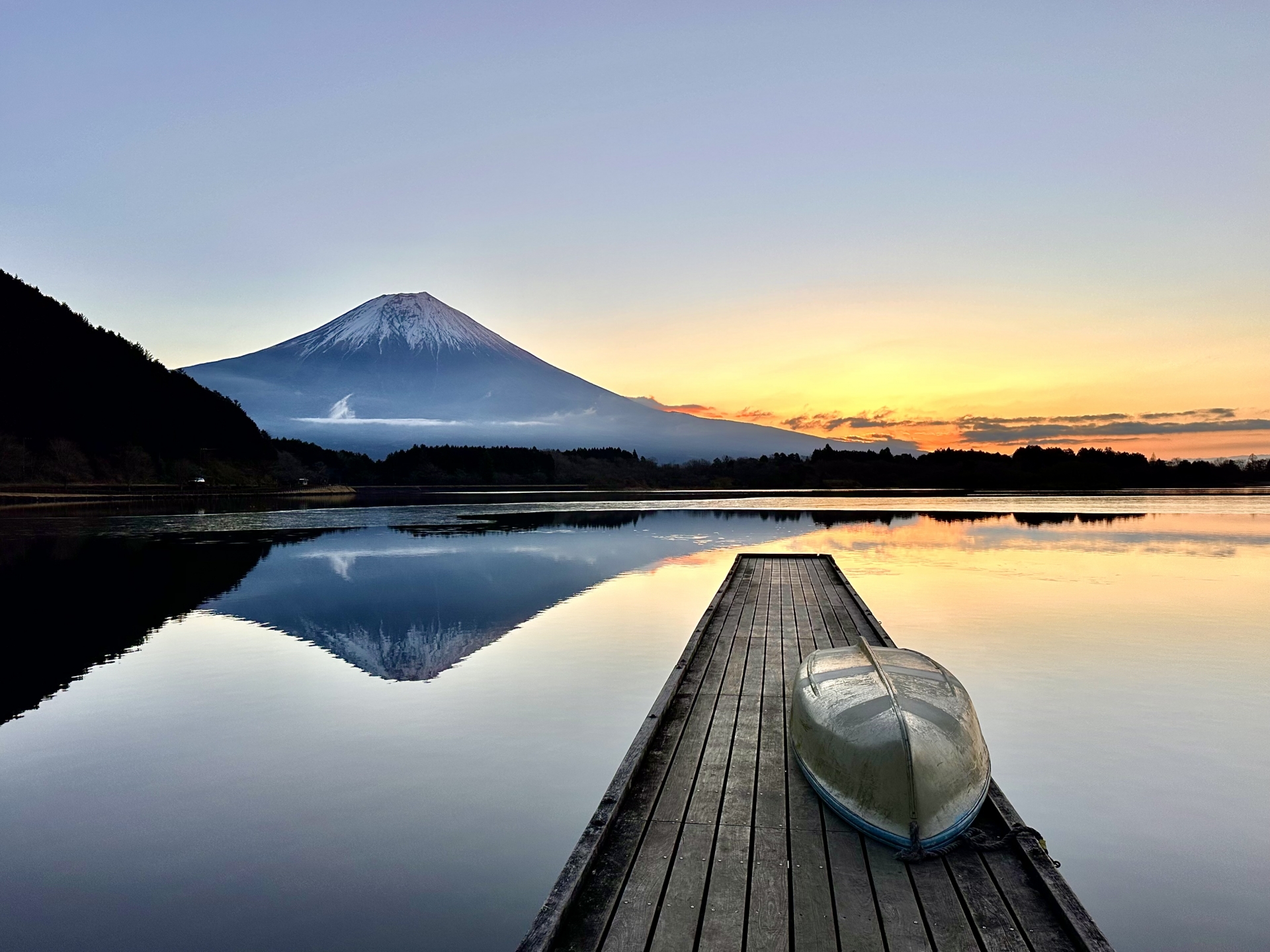 Reflections of Divinity: The Ethereal Silence of Lake Tanuki - Japan Travel Guide | HOROSPO