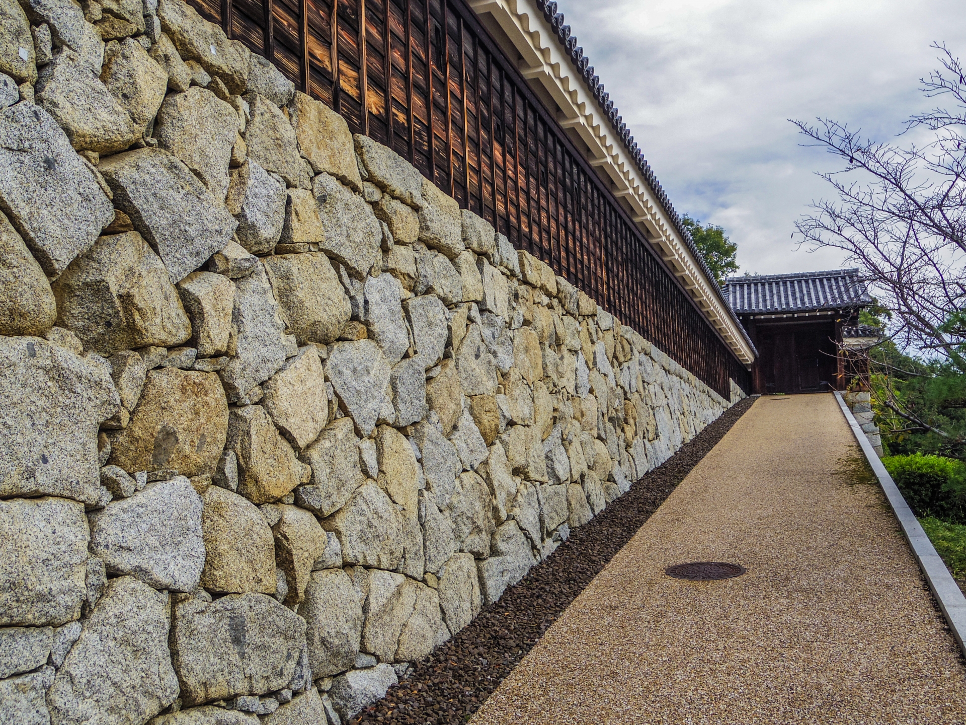 Atmospheric view of Matsuyama Castle - Japan Travel Guide