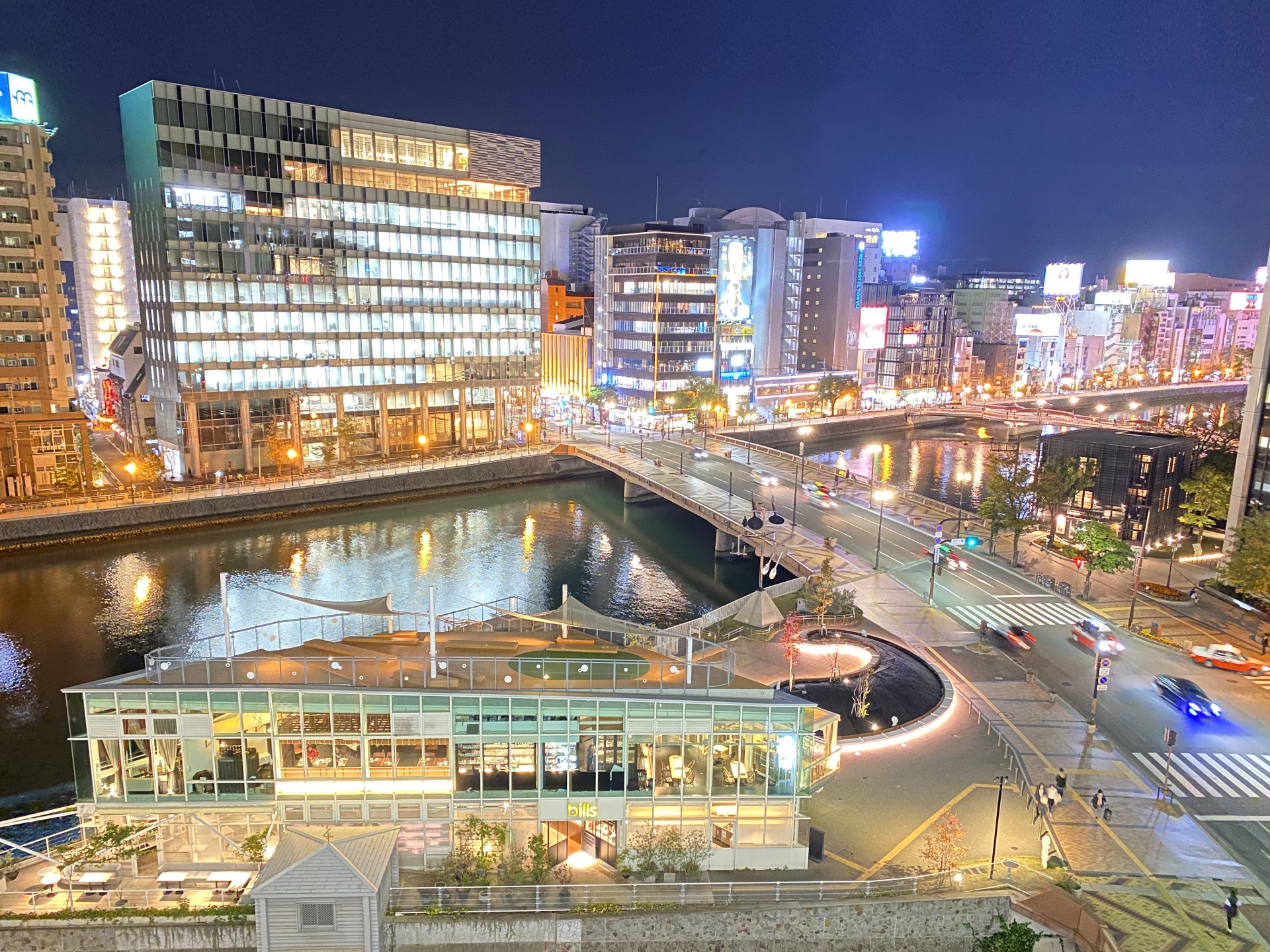 Atmospheric view of Nakasu Yatai - Japan Travel Guide