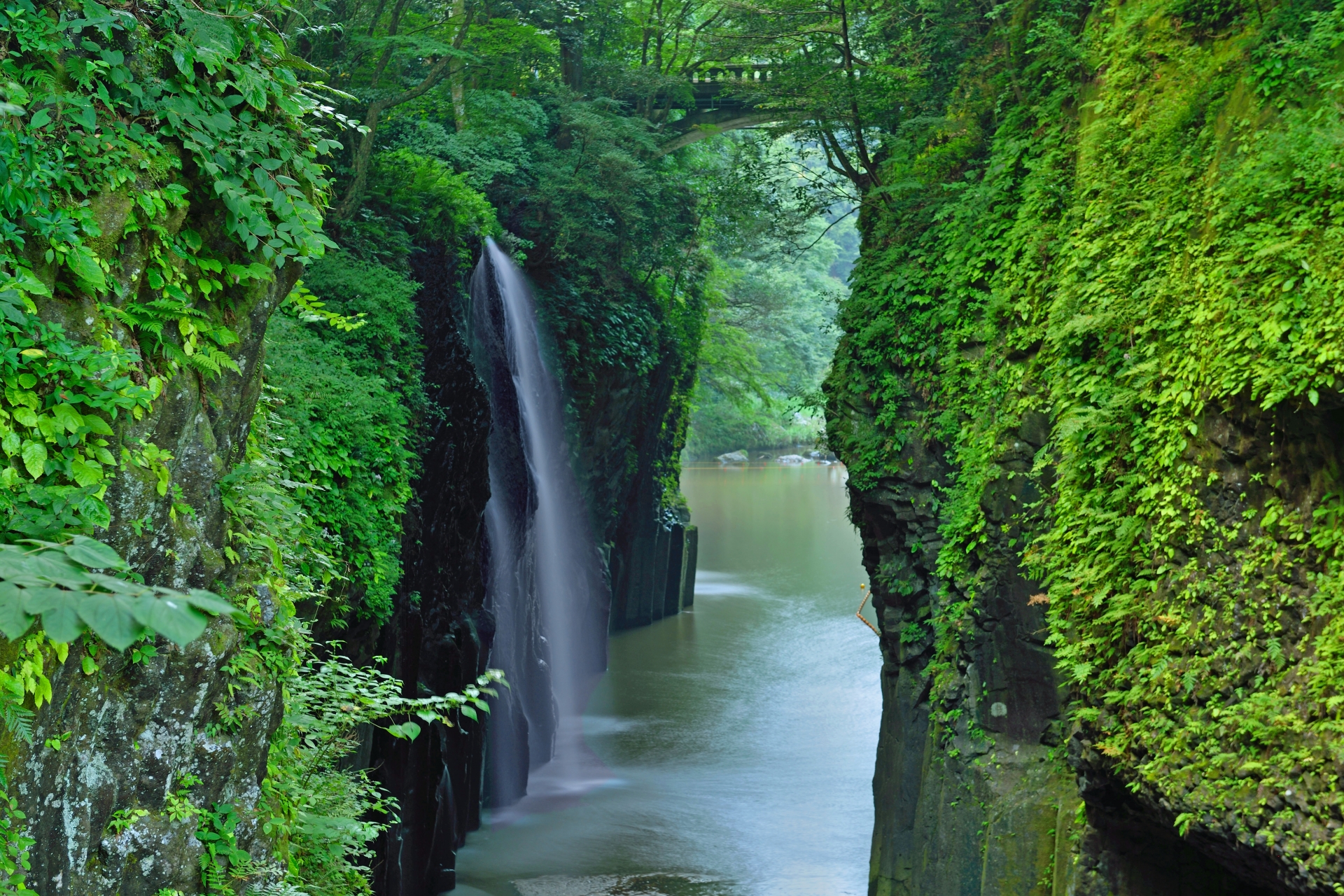 Whispers of the Gods: A Journey Through Takachiho Gorge’s Emerald Depths - Japan Travel Guide | HOROSPO