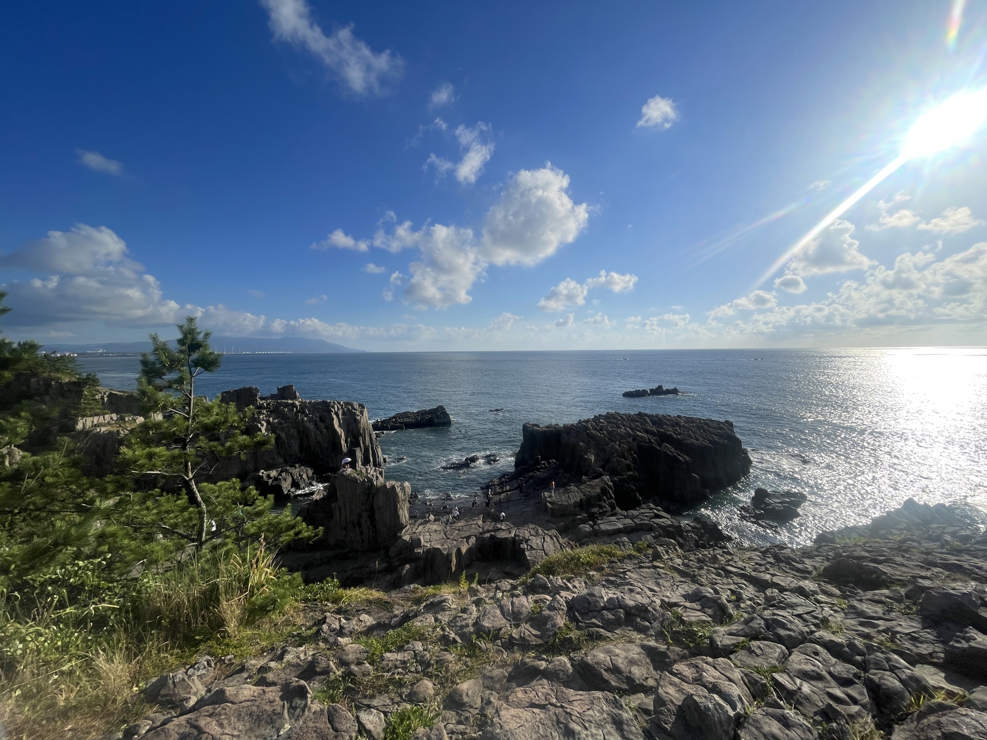 Atmospheric view of Tojinbo Cliffs - Japan Travel Guide