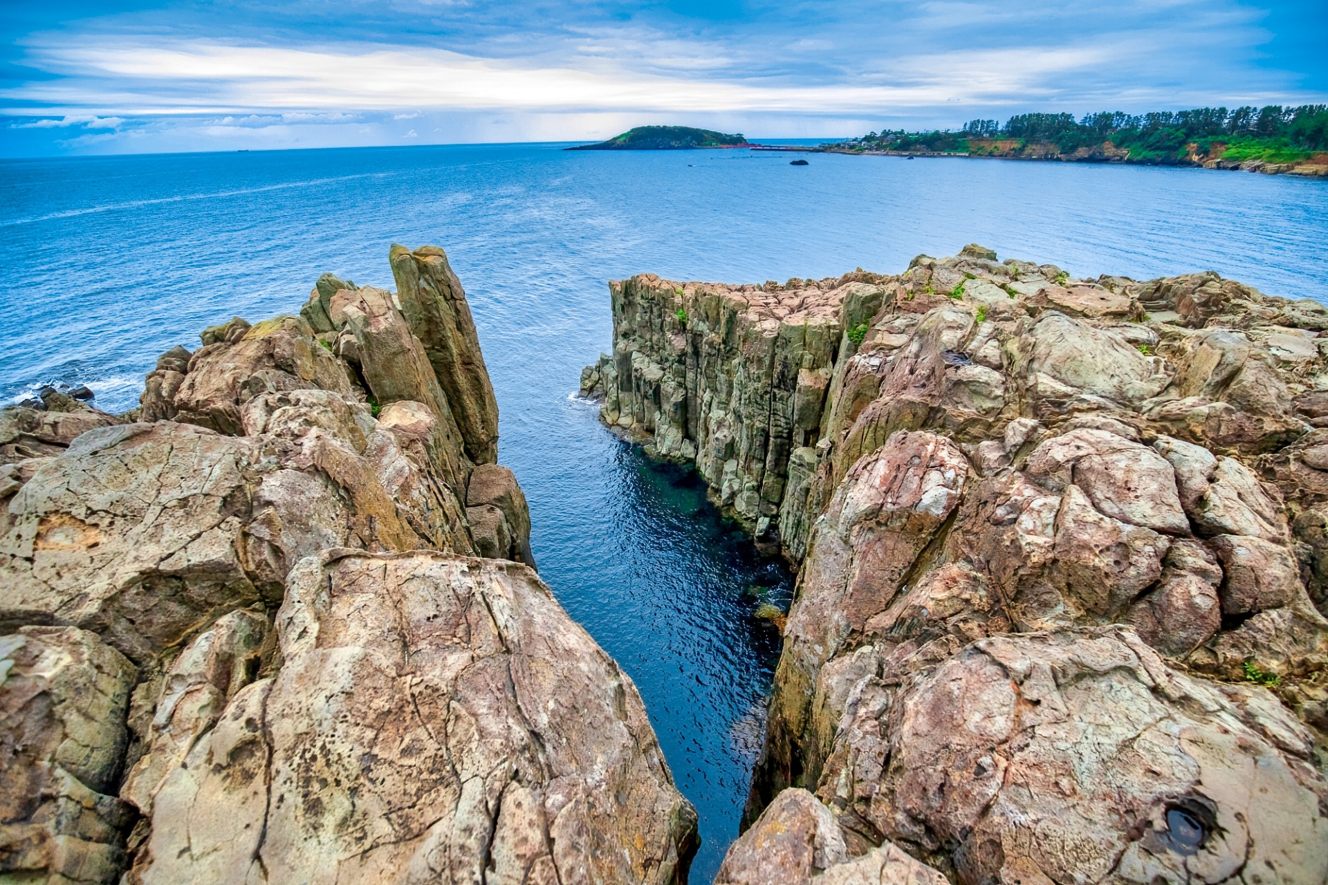 Whispers of the Sea: A Soul-Stirring Journey to the Tojinbo Cliffs - Japan Travel Guide | HOROSPO