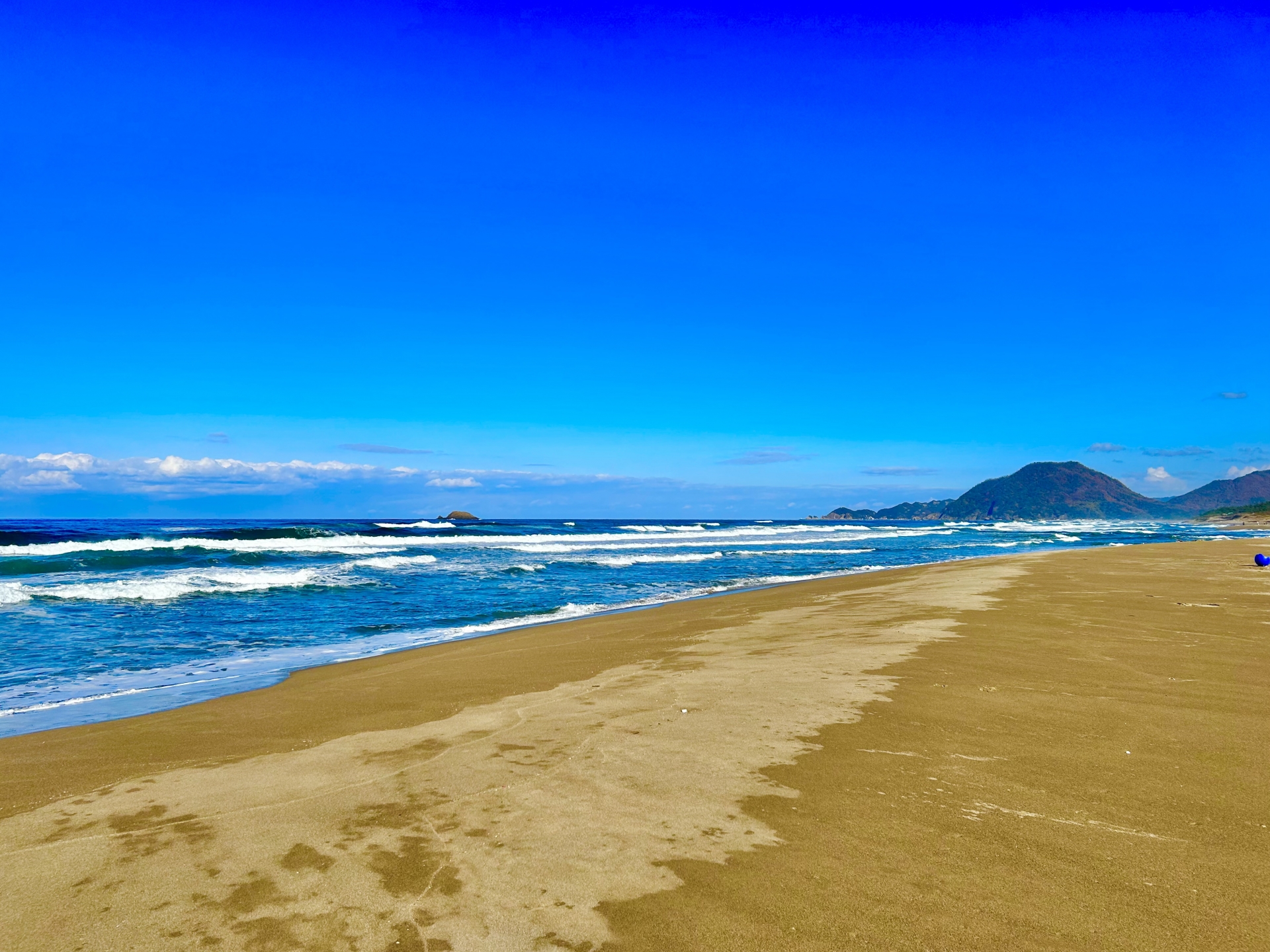 Atmospheric view of Tottori Sand Dunes - Japan Travel Guide