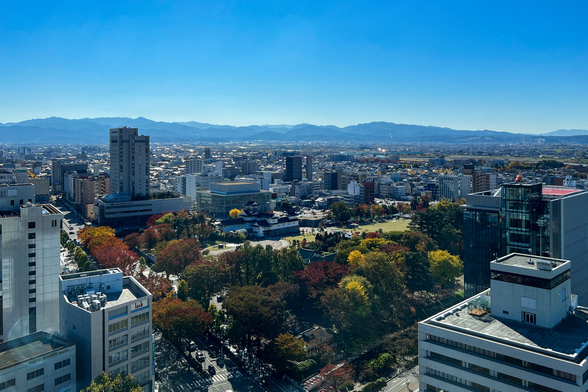 Atmospheric view of Toyama Castle - Japan Travel Guide