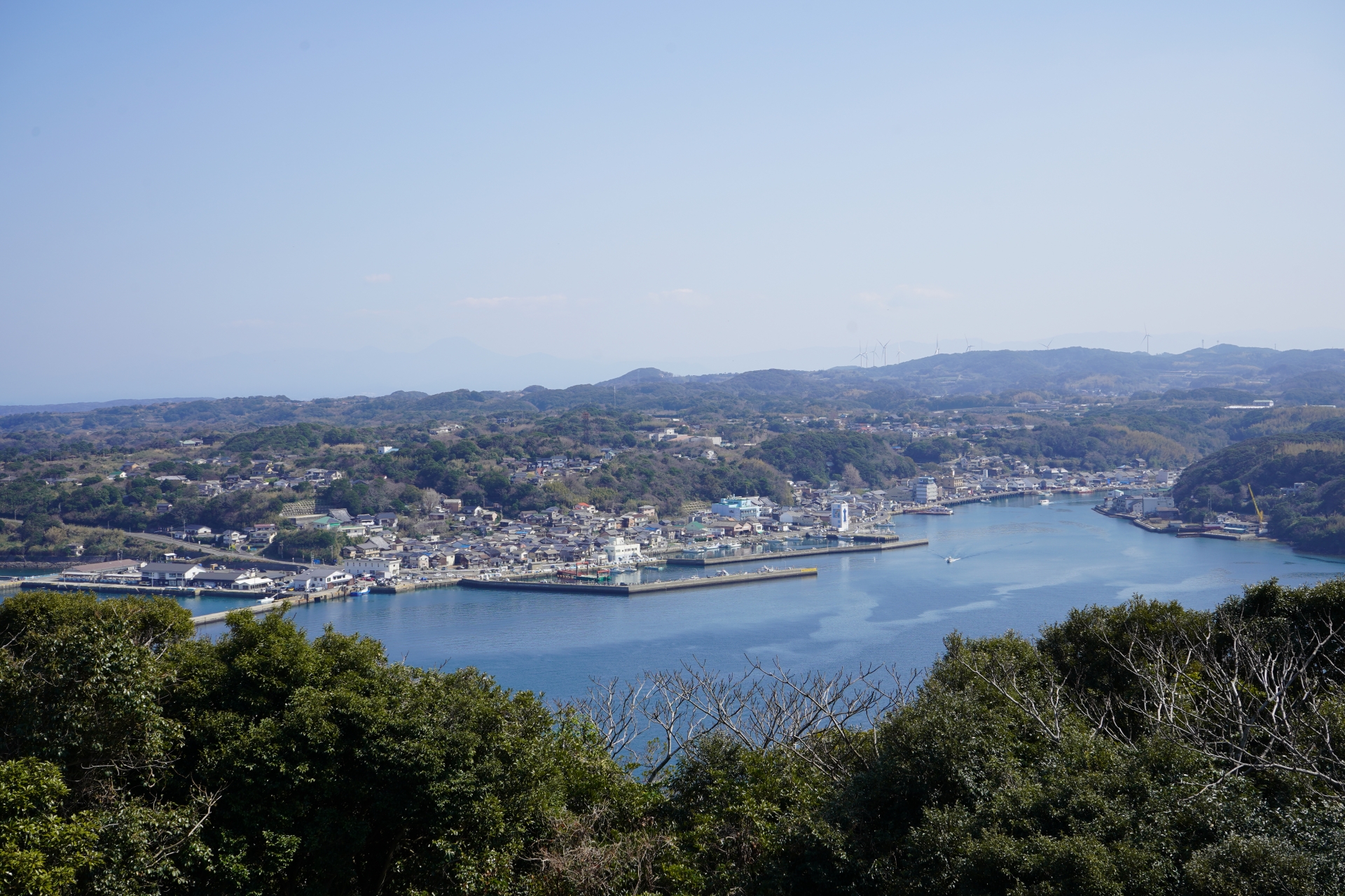 Atmospheric view of Yobuko Port - Japan Travel Guide