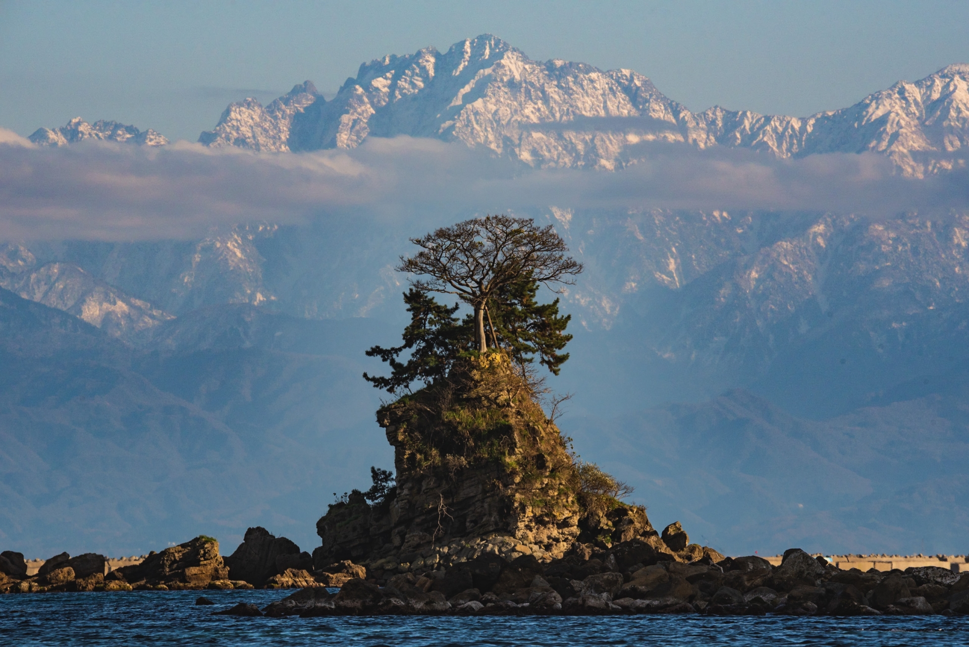 Yoshitsune Rock (Onaiwa) - Best things to do in Amaharashi Coast