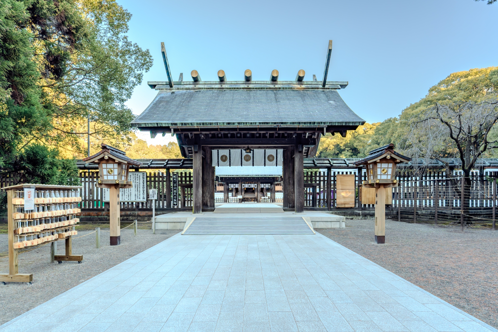 The Chokushi-mon Gate - Best things to do in Miyazaki Shrine