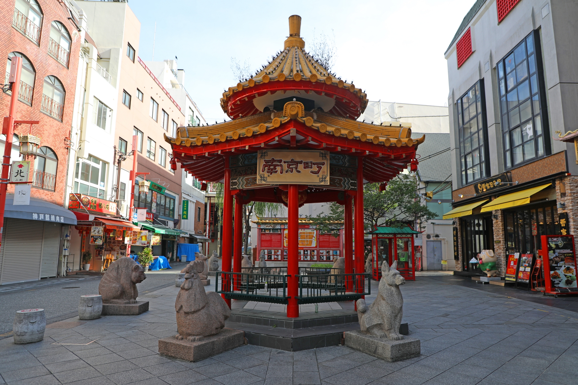 Chofukumon (The Central Pavilion) - Best things to do in Nankinmachi Chinatown