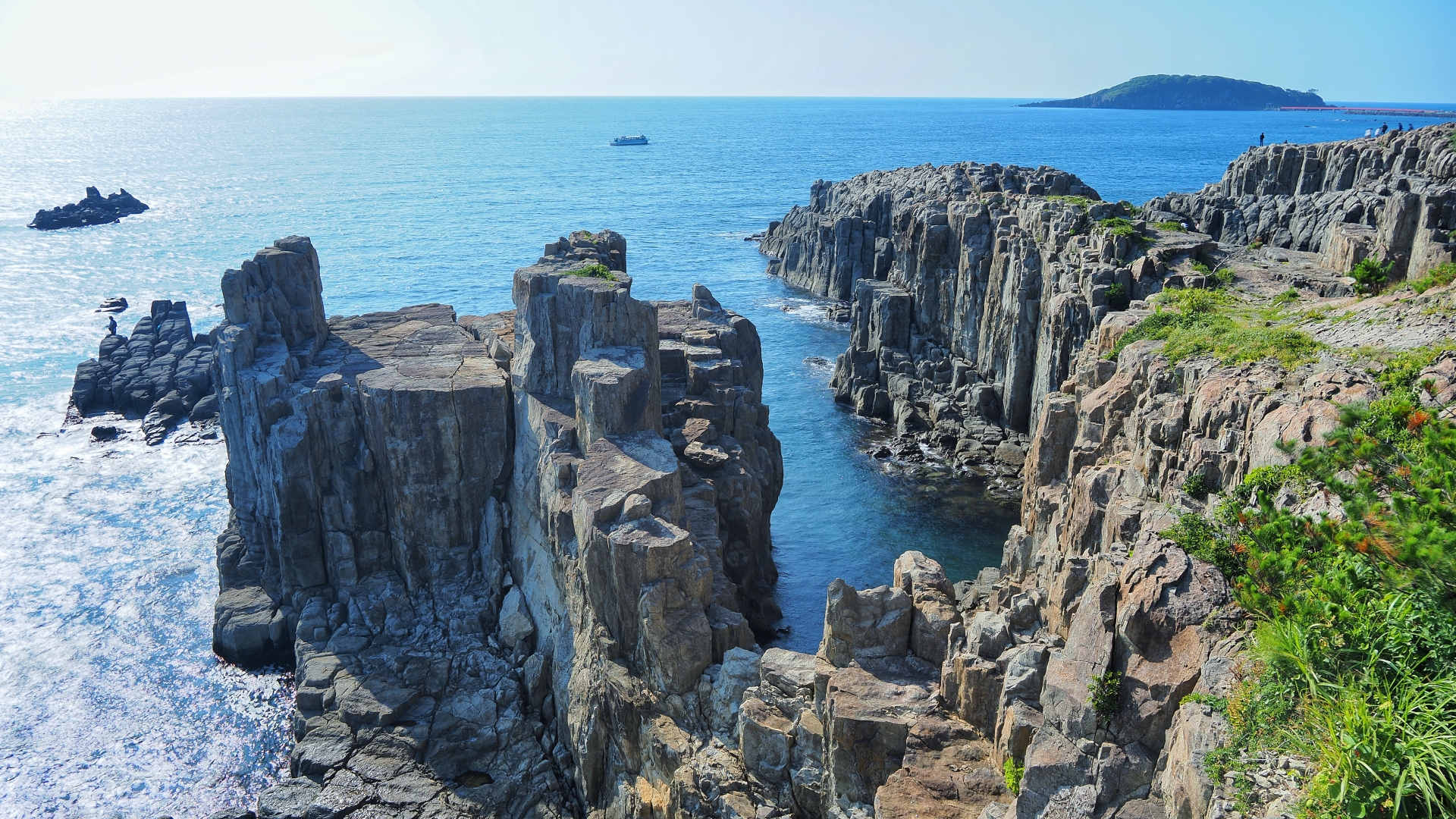 The Andesite Pillars - Best things to do in Tojinbo Cliffs