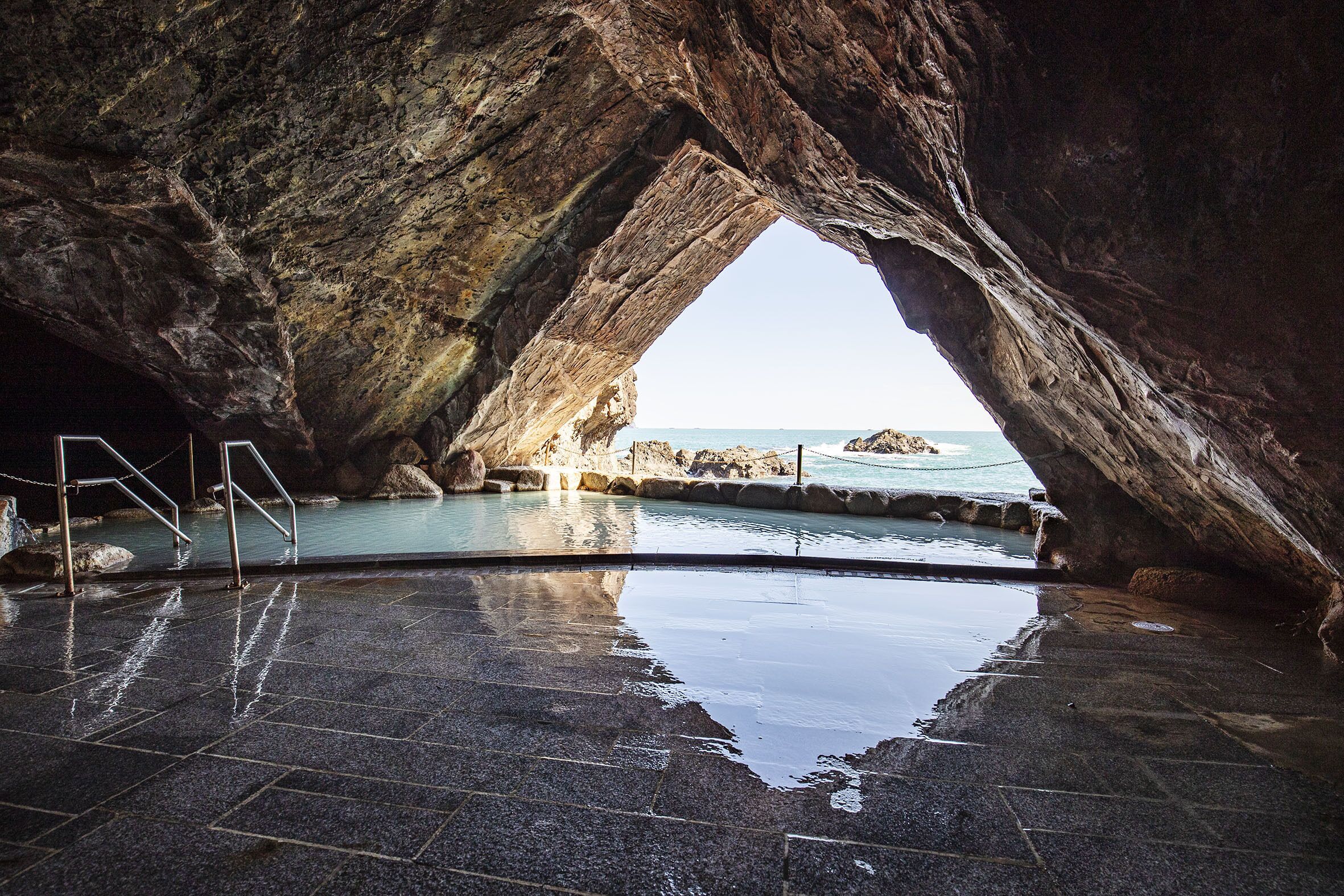 Stay at Hotel Urashima - Recommended Hotels in Nachi Falls