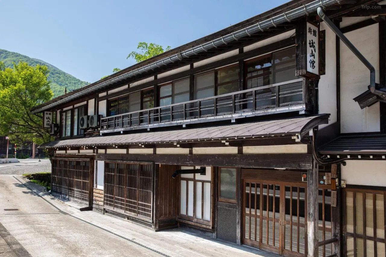 Stay at Shiroyamakan - Recommended Hotels in Shirakawa-go