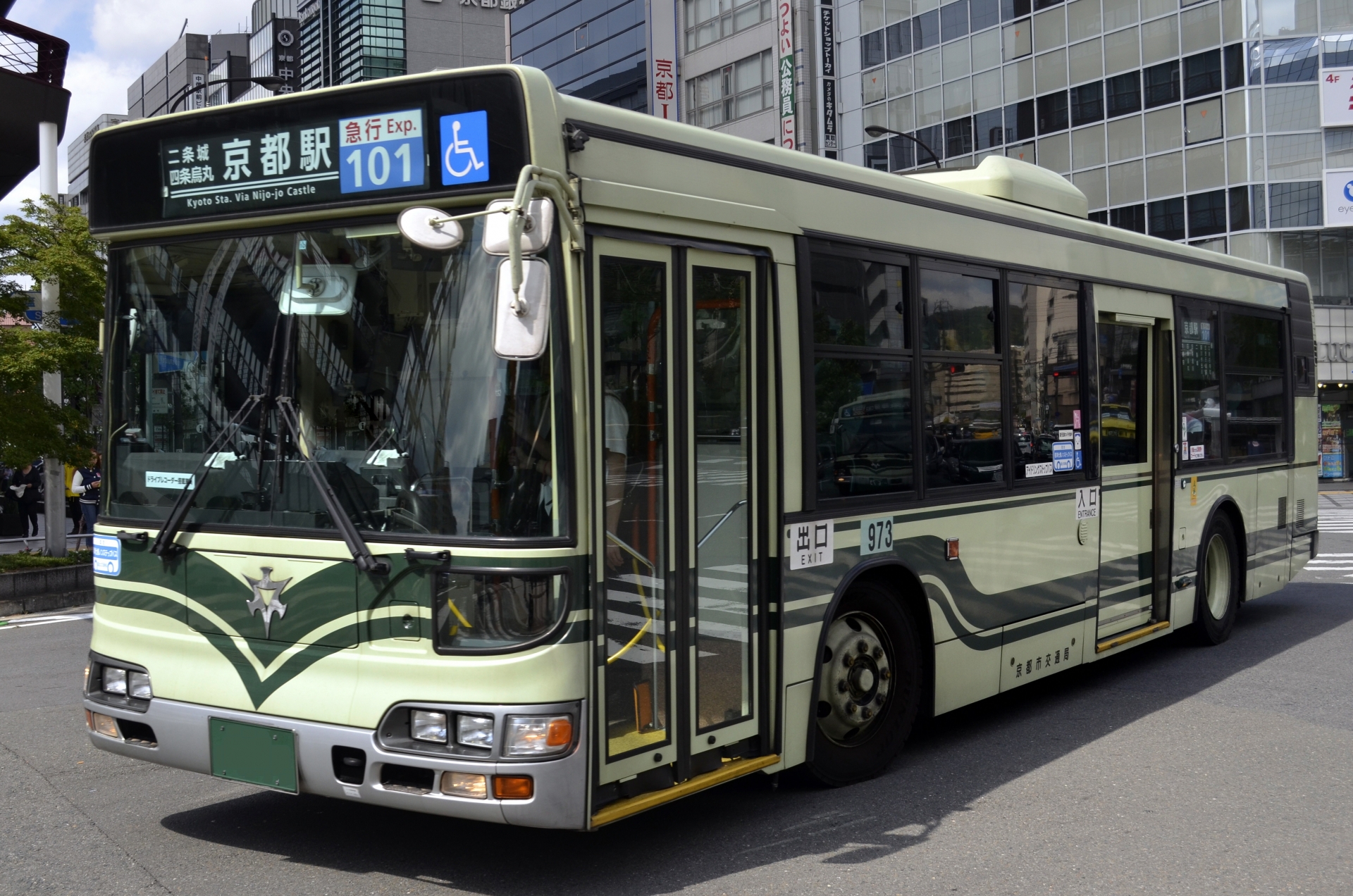 Navigating the Japanese Bus Dichotomy: A 2026 Strategic Logistics Framework