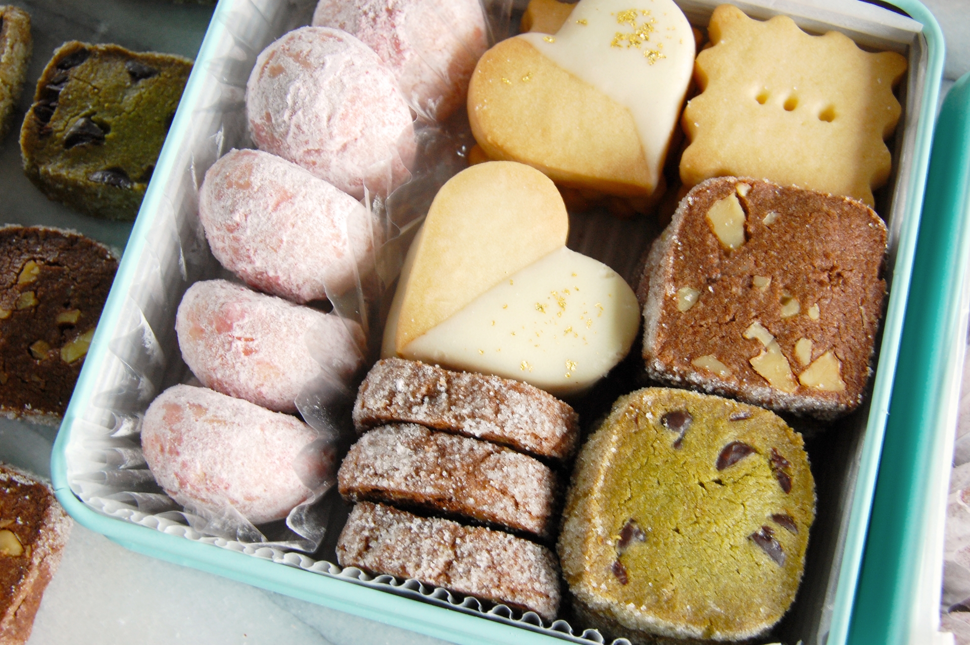 The Omiyage Truth: Why I Stopped Stressing Over Japanese Gift Etiquette