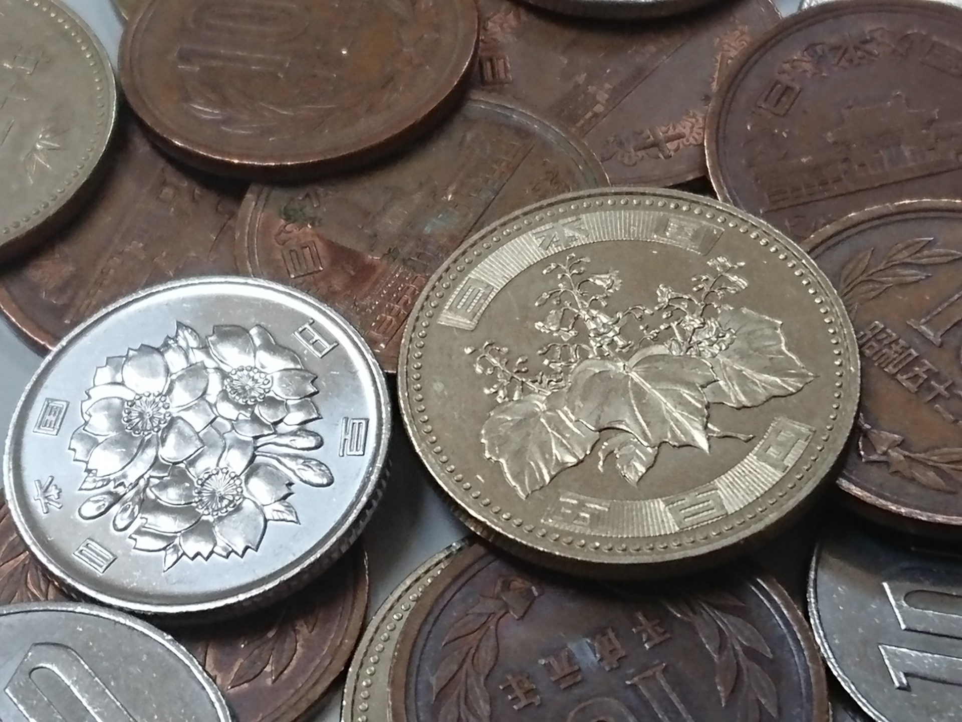 The 2025 Guide to Conquering Leftover Yen: What to Do with Your Japanese Coins