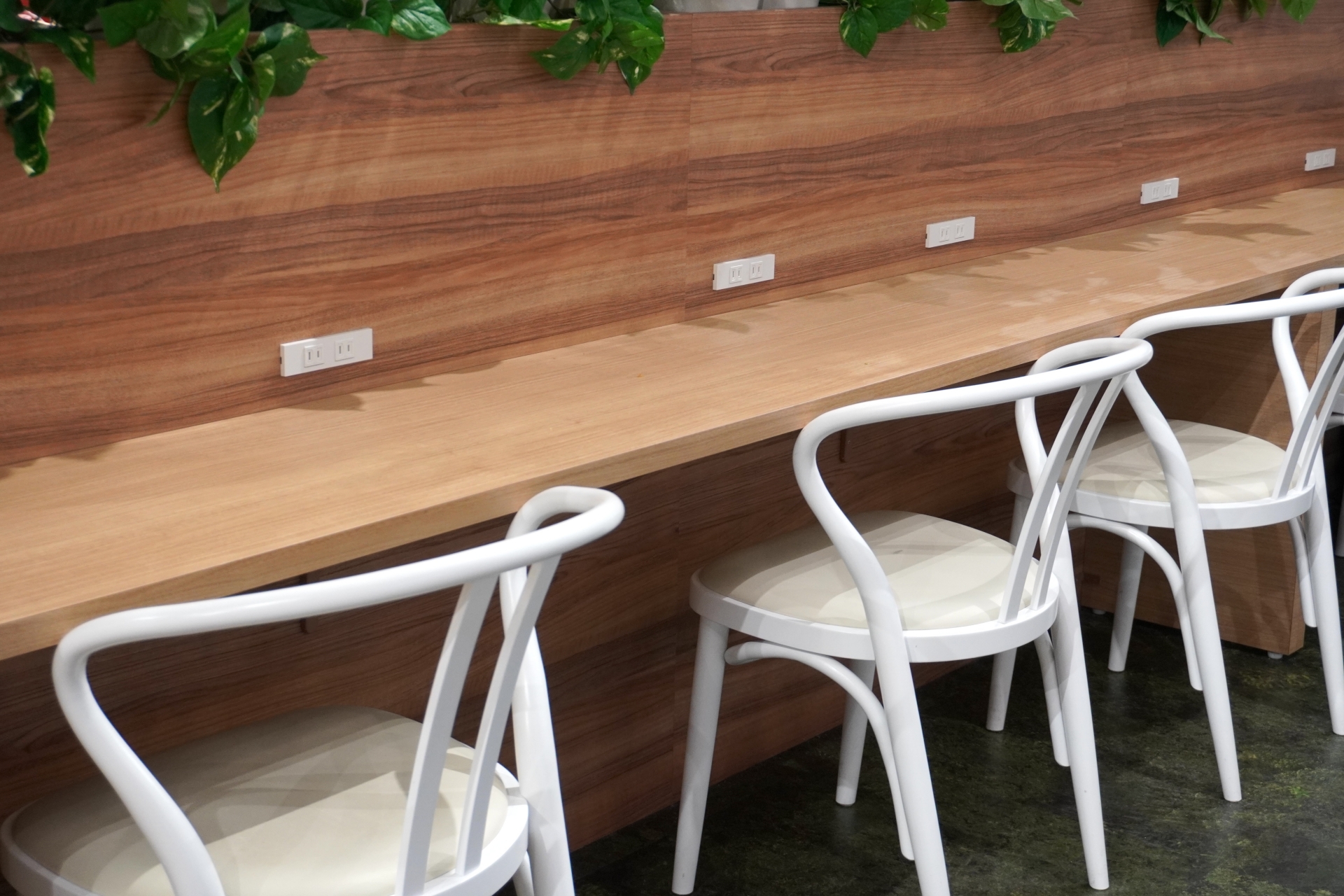 Mastering the Solo Dining Protocol: A 2026 Strategic Guide to Japan’s Counter Culture