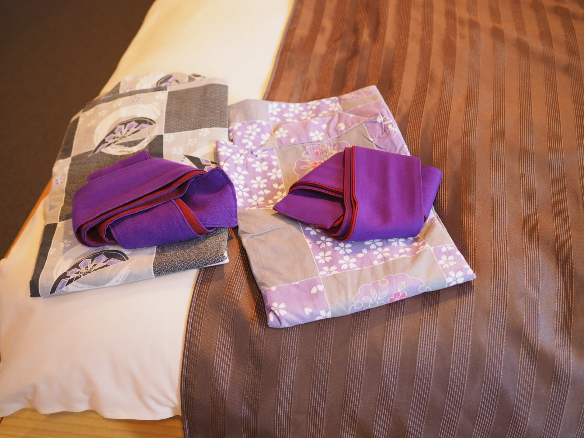 Mastering the Ryokan Dress Code: A 2026 Guide to Yukata Etiquette and Lounge Wear