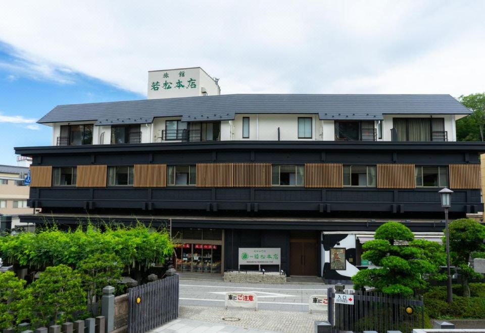 Stay at Wakamatsu Honten - Recommended Hotels in Naritasan Shinsho-ji